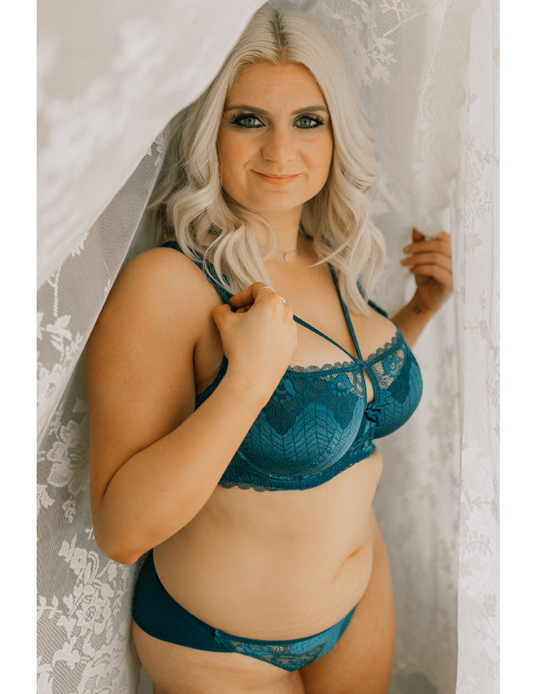 ava- supportive plus-size bra, featuring all-around lace and a special decolletage design that provides a sexy keyhole between the cups