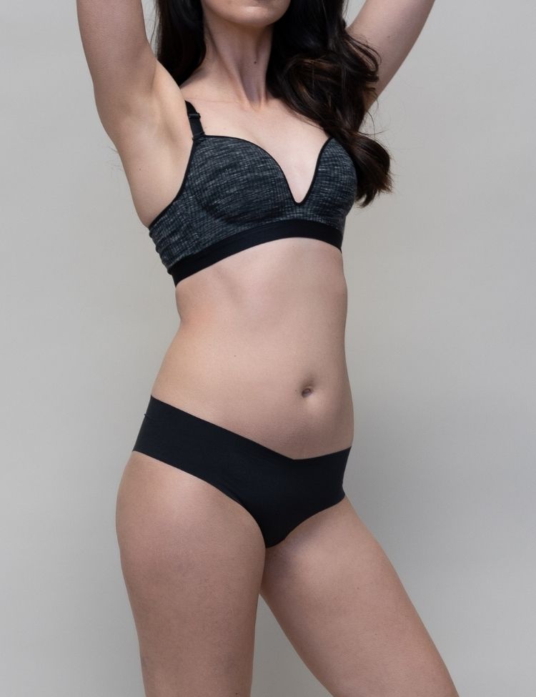 full-coverage heathered bra with a sporty twist - featuring an elastic band trim and grooves along interior sponge for added softness and support -- also completely wireless