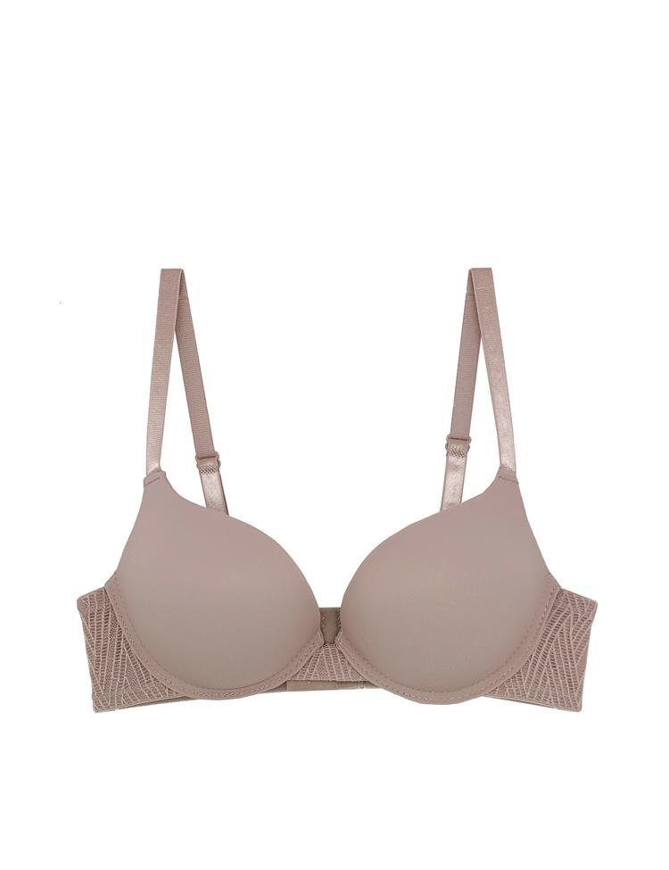 Double-push up full-coverage bra with slightly thicker straps for added support - solid cup with  stylish zigzag lace band and center gore, three hooks closure
<ul>
<li>hand wash recommended</li>
<li>use a mesh bag when opting for machine wash</li>
<li>imported nylon/spandex</li>
</ul>