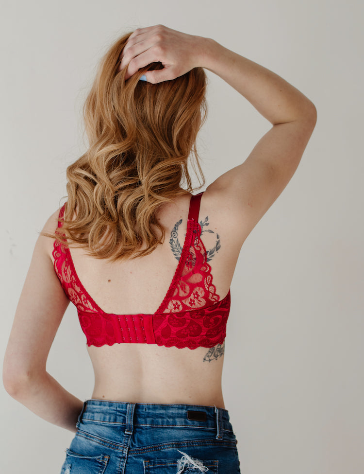 alice- full-coverage push-up bra featuring a beautiful concentric heart design, along with dual-layered floral lace and mesh bands -- also completely wireless!!