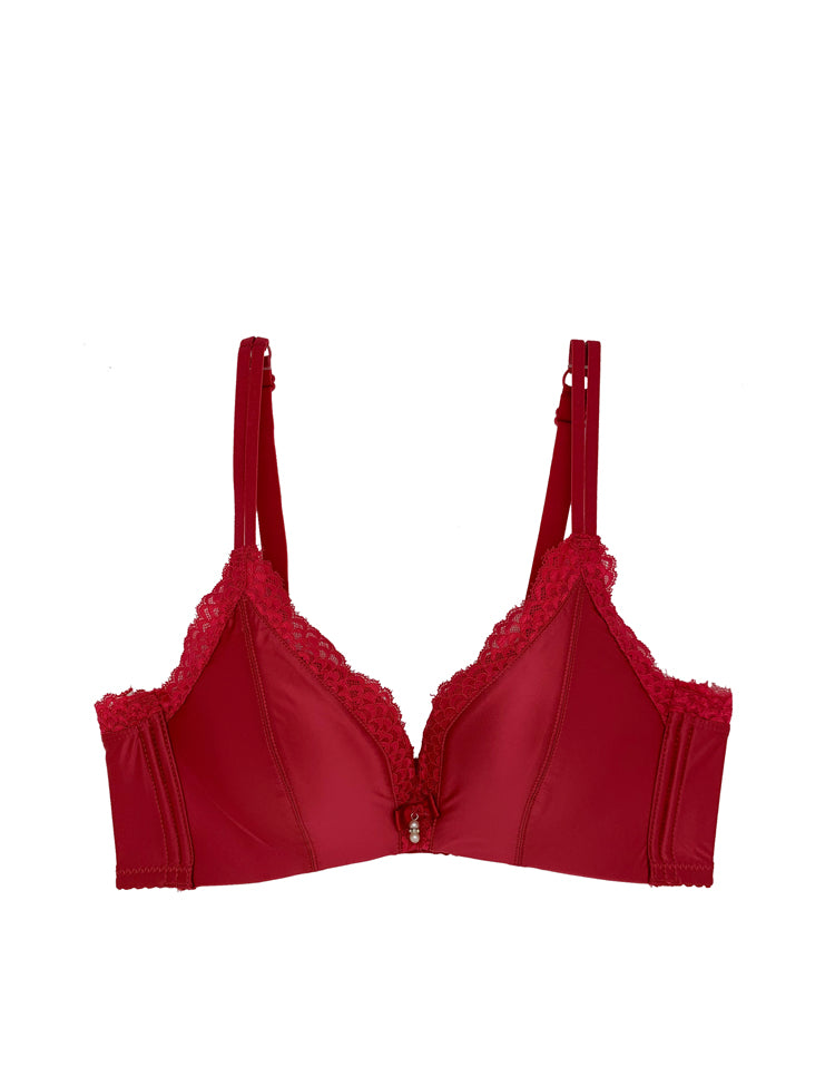 full-coverage satin push-up bra featuring scalloped floral edges along cups and bands, along with a dainty bow and pearl accessory in the center gore -- also completely wireless!
 
material and care:
<ul>
<li>hand wash recommended</li>
<li>use a mesh bag when opting for machine wash</li>
<li>imported nylon/spandex</li>
</ul>